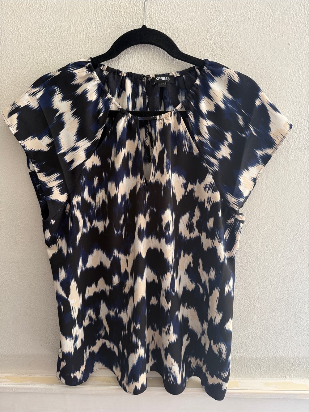 Express Black and Cream Abstract Cap-Sleeve Blouse